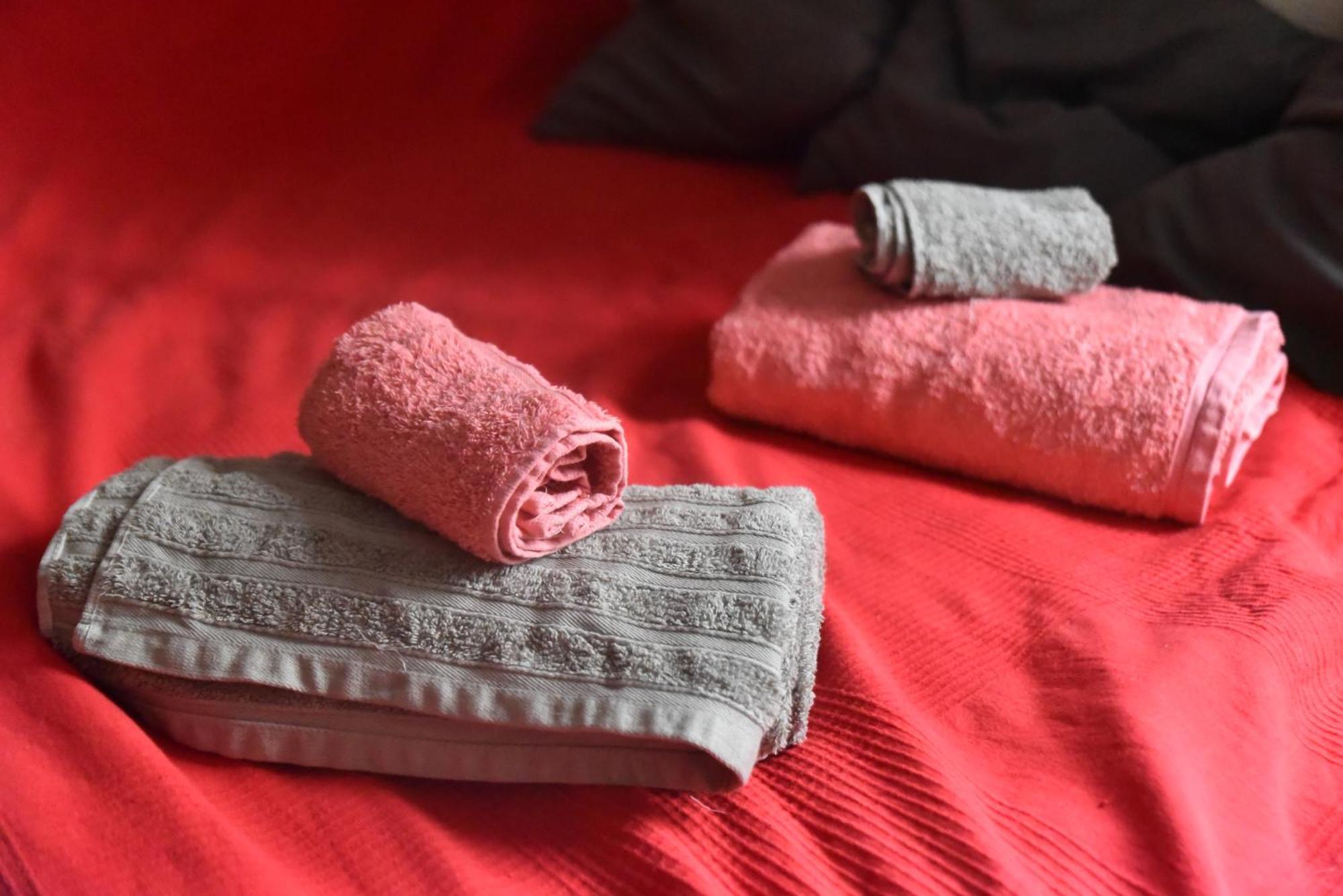 Grosses Modernes Zimmer "Silber" Fuer 2 Personen Und Katzenliebhaber Valencia Kültér fotó